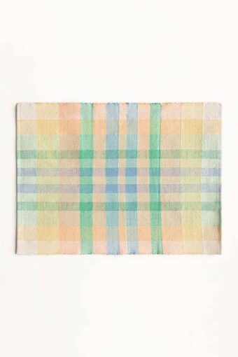 checks woven place mat 1