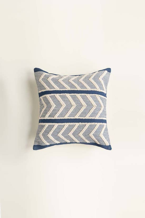 chevron woven cushion 1