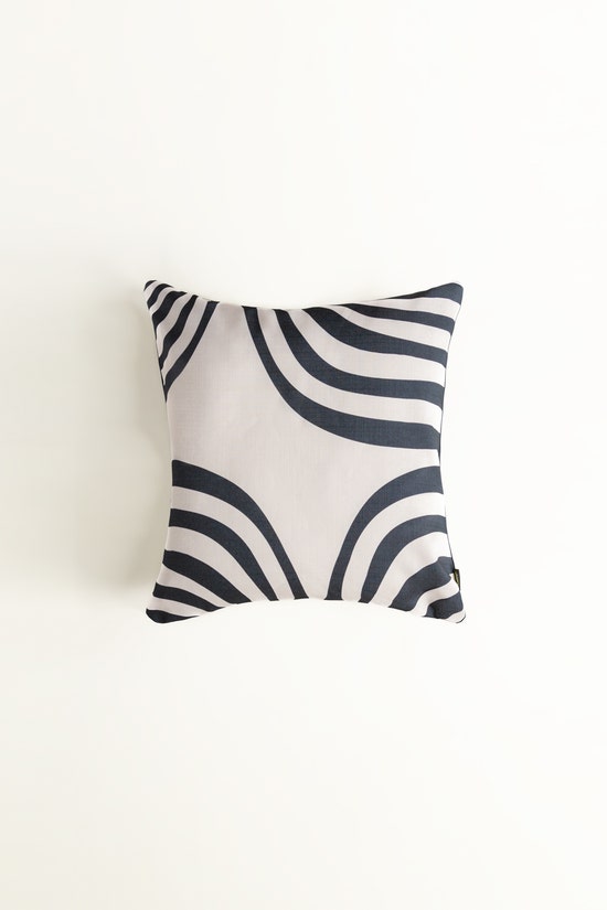 black curves digital cushion cover gulahmed front 1