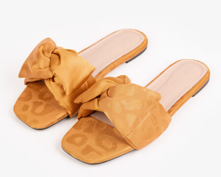 Knotted Flats