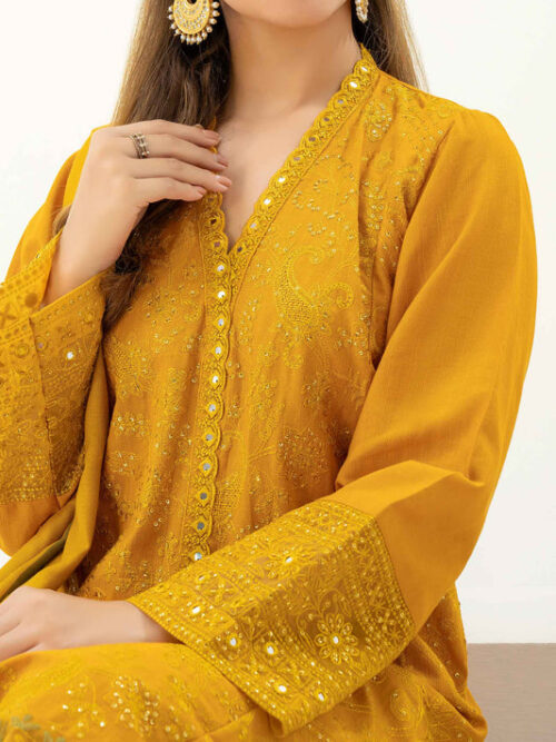 A0743SU XSL 374 6 3PieceKhaddarSuit Embroidered Pret